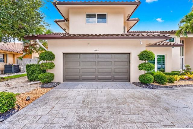 962 SW 93rd Ter, Plantation, FL 33324