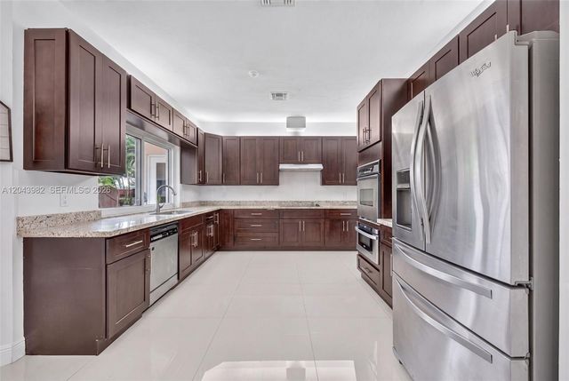 962 SW 93rd Ter, Plantation, FL 33324