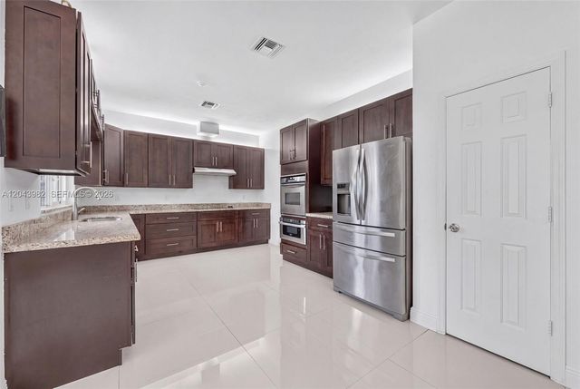962 SW 93rd Ter, Plantation, FL 33324