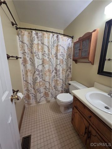 15805 Roland View Dr, Chesterfield, VA 23831