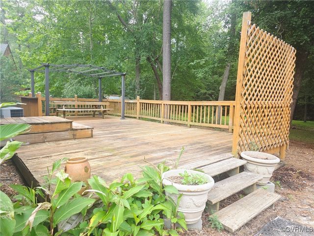15805 Roland View Dr, Chesterfield, VA 23831
