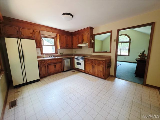 15805 Roland View Dr, Chesterfield, VA 23831