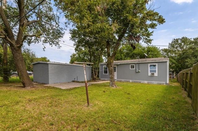 1109 13th Street N, Texas City, TX 77590