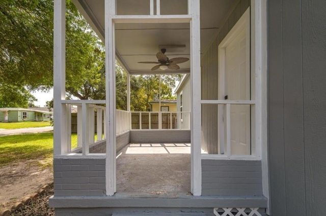 1109 13th Street N, Texas City, TX 77590