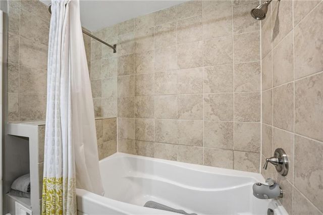15107 W 83rd Terrace, Lenexa, KS 66219