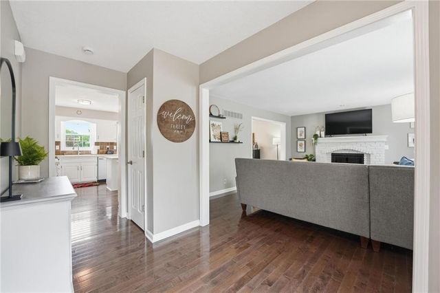15107 W 83rd Terrace, Lenexa, KS 66219