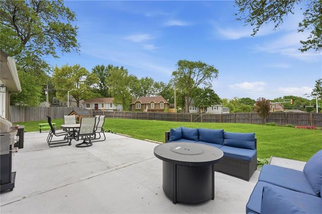 15107 W 83rd Terrace, Lenexa, KS 66219