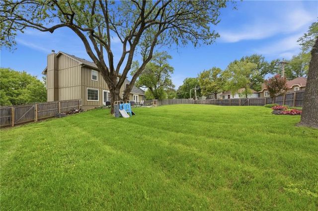 15107 W 83rd Terrace, Lenexa, KS 66219