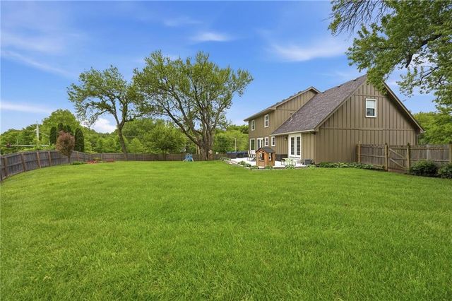 15107 W 83rd Terrace, Lenexa, KS 66219