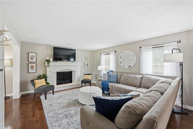 15107 W 83rd Terrace, Lenexa, KS 66219