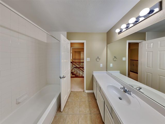 633 Rocky Hollow Lane, League City, TX 77573