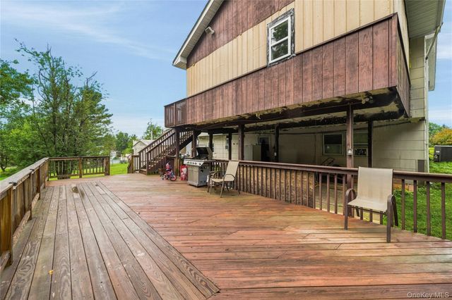 12 Veteran Circle, Monroe, NY 10950