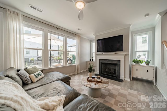 4040 Hidden Oaks Drive, Charlotte, NC 28205