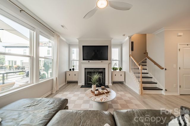 4040 Hidden Oaks Drive, Charlotte, NC 28205