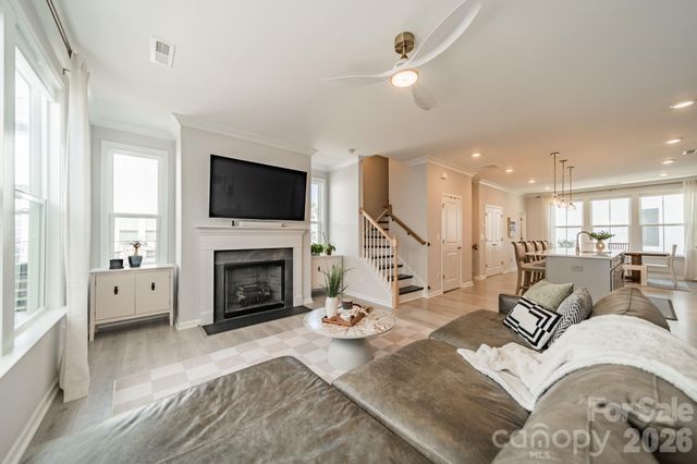 4040 Hidden Oaks Drive, Charlotte, NC 28205