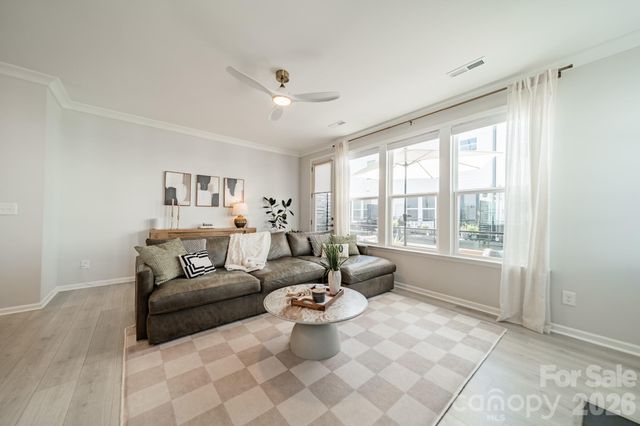 4040 Hidden Oaks Drive, Charlotte, NC 28205