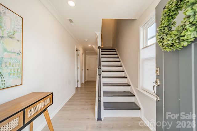 4040 Hidden Oaks Drive, Charlotte, NC 28205