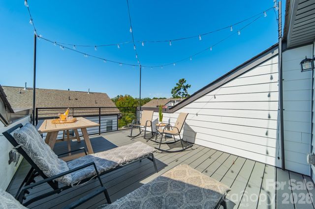 4040 Hidden Oaks Drive, Charlotte, NC 28205