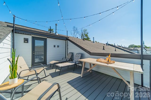 4040 Hidden Oaks Drive, Charlotte, NC 28205