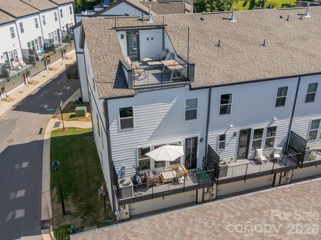 4040 Hidden Oaks Drive, Charlotte, NC 28205