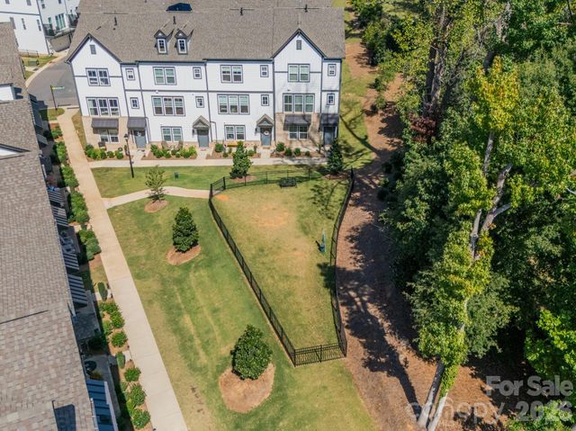 4040 Hidden Oaks Drive, Charlotte, NC 28205