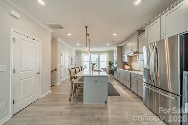 4040 Hidden Oaks Drive, Charlotte, NC 28205