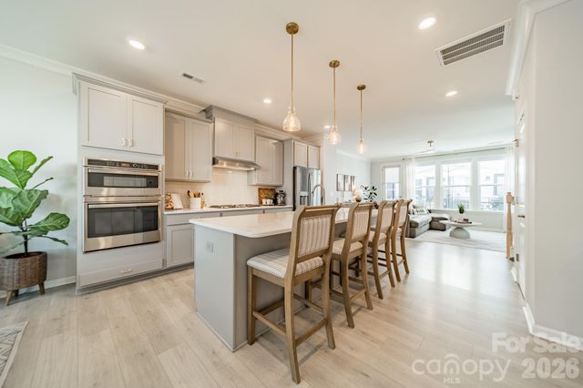 4040 Hidden Oaks Drive, Charlotte, NC 28205