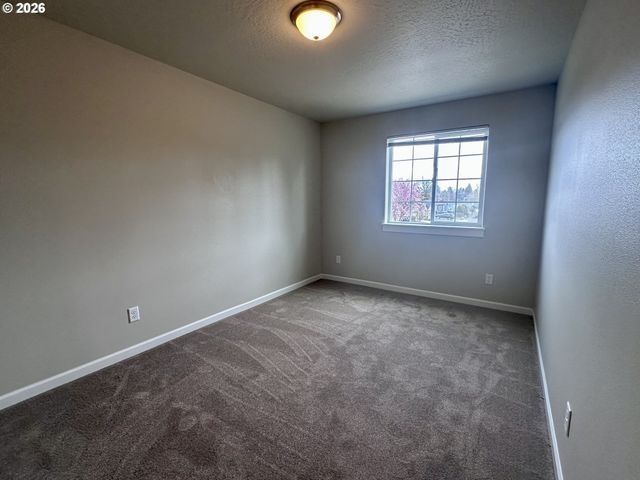 279 LACASA St, Eugene, OR 97402