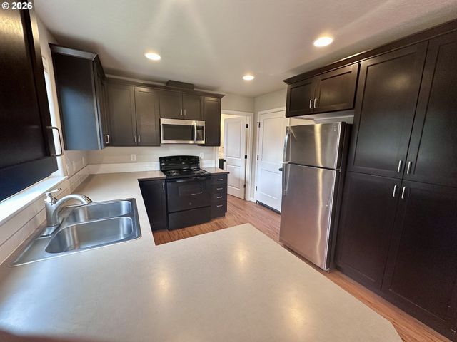 279 LACASA St, Eugene, OR 97402