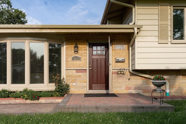 5639 N Manor Lane, Norwood Park, IL 60631