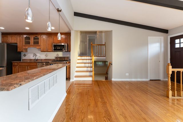 5639 N Manor Lane, Norwood Park, IL 60631