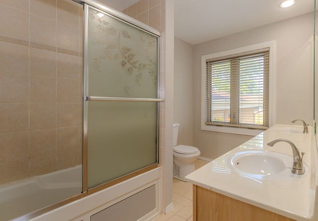 5639 N Manor Lane, Norwood Park, IL 60631
