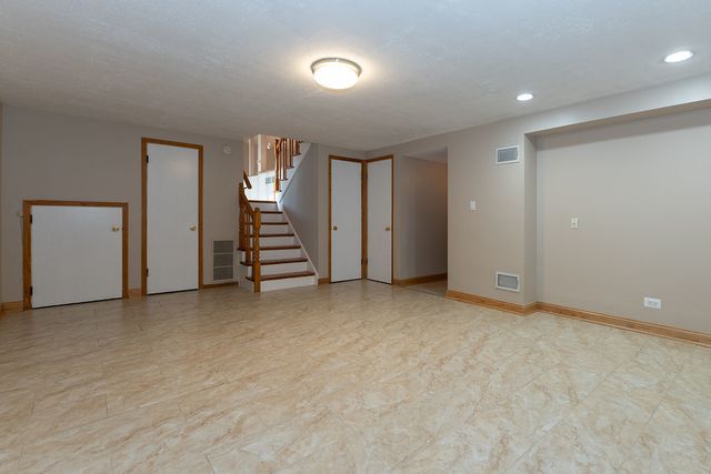 5639 N Manor Lane, Norwood Park, IL 60631