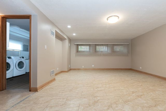 5639 N Manor Lane, Norwood Park, IL 60631