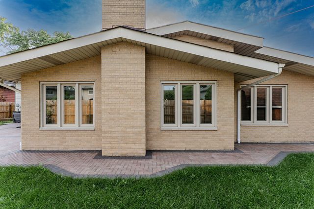 5639 N Manor Lane, Norwood Park, IL 60631