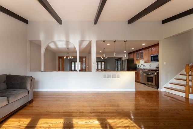 5639 N Manor Lane, Norwood Park, IL 60631