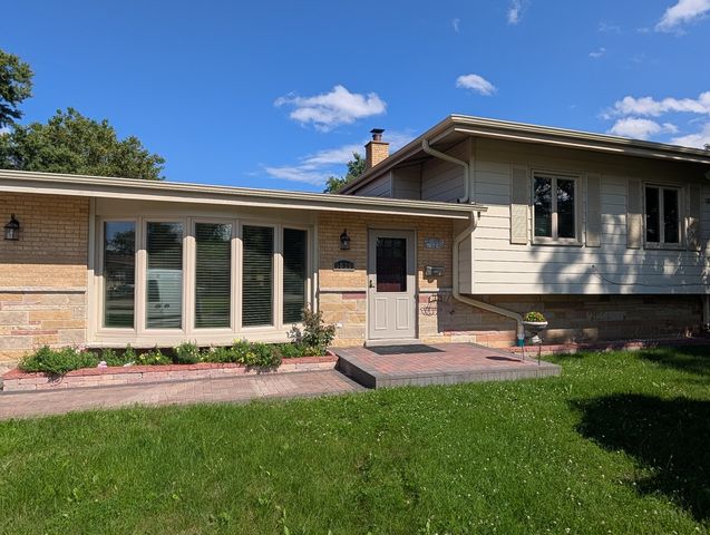5639 N Manor Lane, Norwood Park, IL 60631
