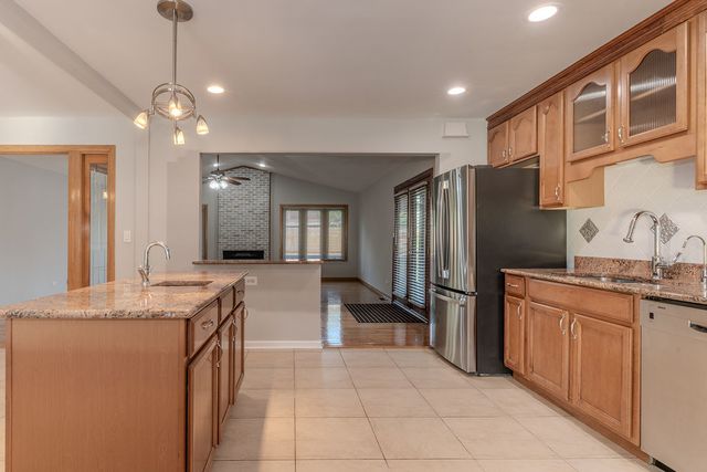5639 N Manor Lane, Norwood Park, IL 60631
