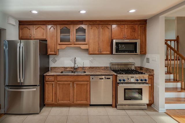 5639 N Manor Lane, Norwood Park, IL 60631