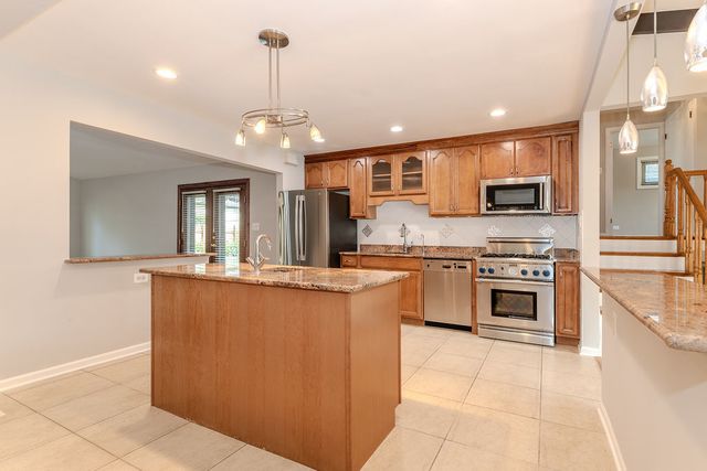 5639 N Manor Lane, Norwood Park, IL 60631