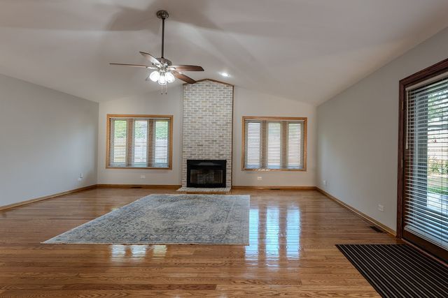 5639 N Manor Lane, Norwood Park, IL 60631
