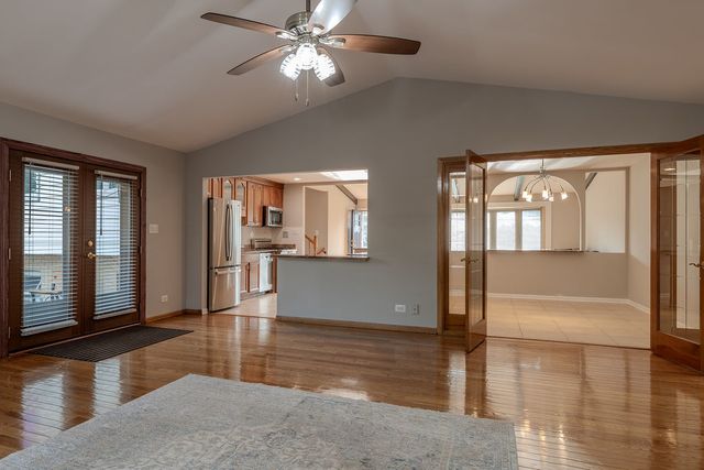 5639 N Manor Lane, Norwood Park, IL 60631