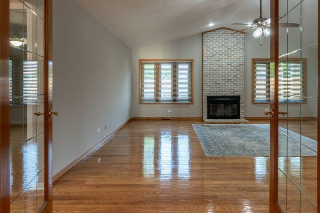 5639 N Manor Lane, Norwood Park, IL 60631