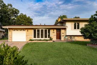5639 N Manor Lane, Norwood Park, IL 60631