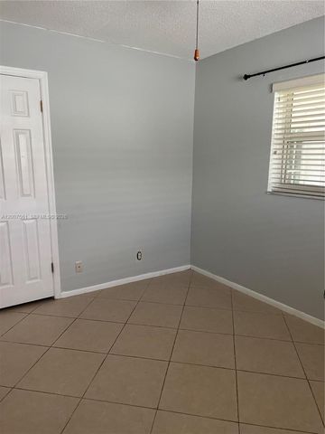 6805 NW 75th St, Tamarac, FL 33321