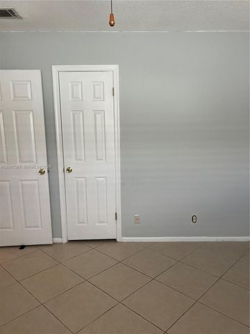 6805 NW 75th St, Tamarac, FL 33321