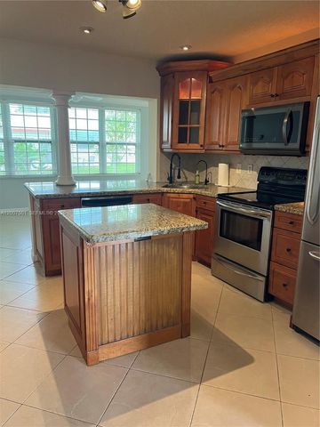 6805 NW 75th St, Tamarac, FL 33321