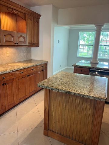 6805 NW 75th St, Tamarac, FL 33321