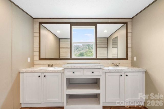 22 Split Pine Cove, Clyde, NC 28721