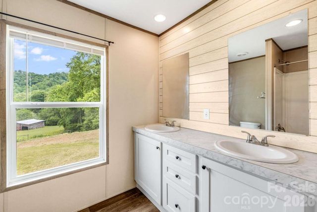 22 Split Pine Cove, Clyde, NC 28721